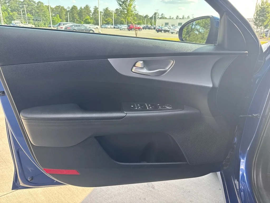 Used 2023 Deep Sea Blue Kia LXS image 13