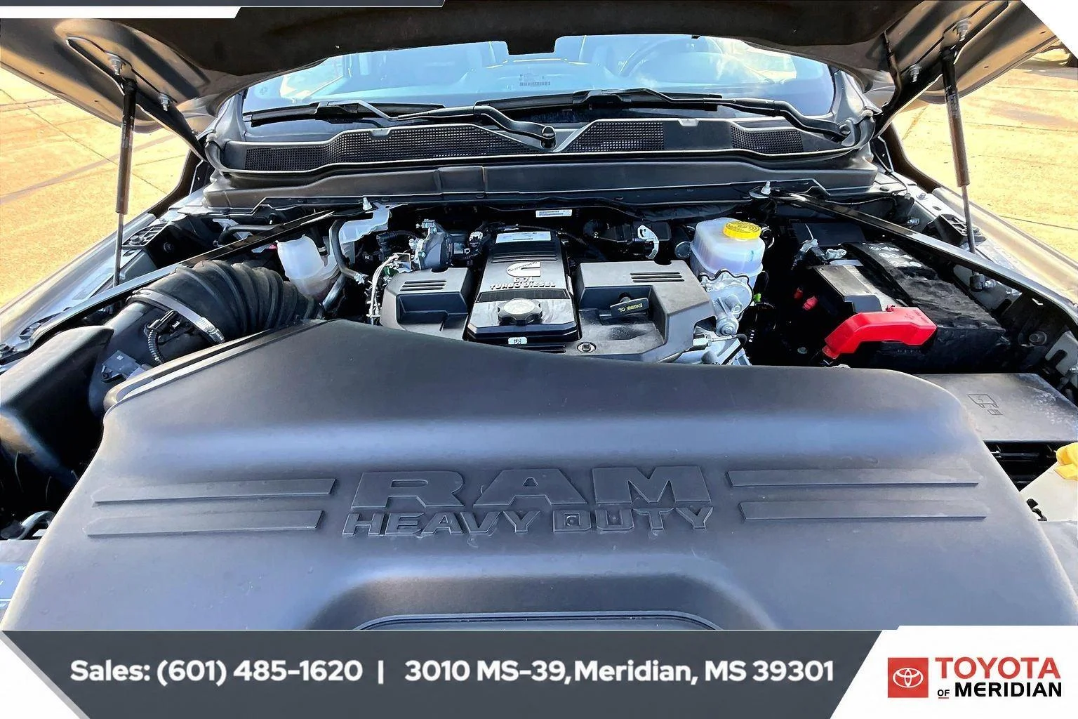 Used 2024 Billet Silver Metallic Clearcoat Ram Laramie image 8