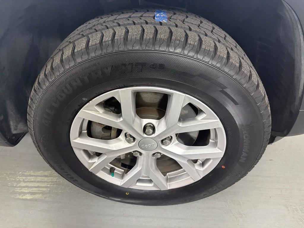 Used 2022 White Jeep Limited image 10