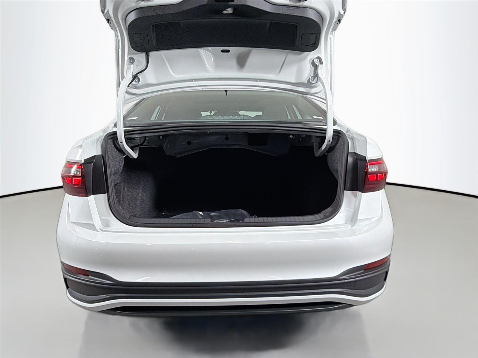 New 2026 Opal White Pearl Volkswagen SE image 24