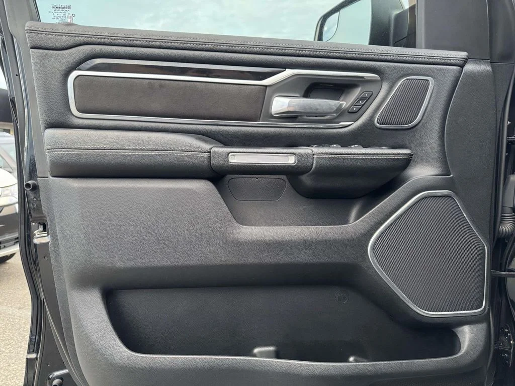 Used 2019 Black Ram Laramie image 17