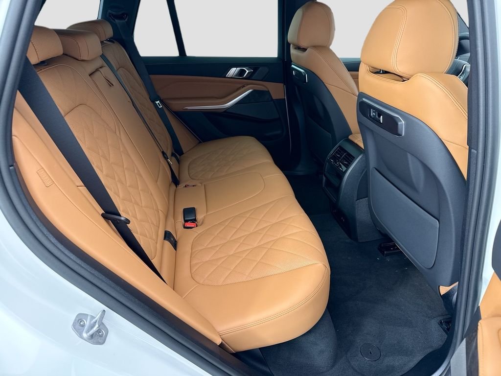 New 2026 White Metallic BMW sDrive40i image 21
