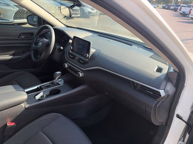 Used 2025 White Nissan 2.5 S image 9