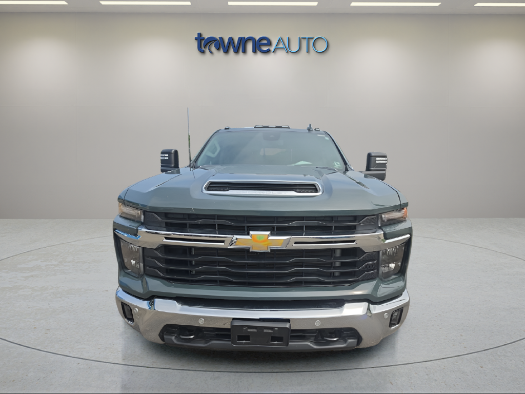 Used 2025 Gray Chevrolet LT image 8