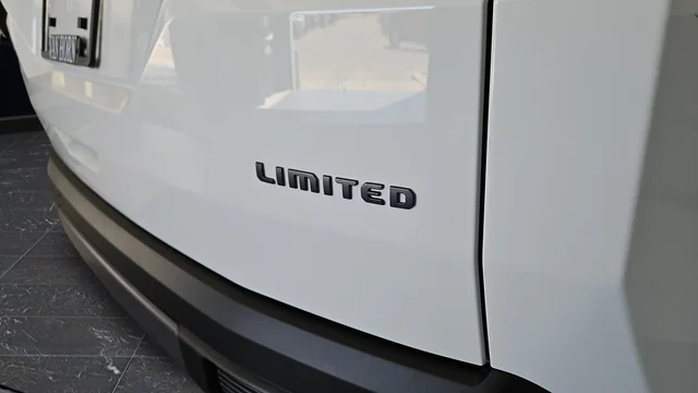 New 2026 Bright White Clear-Coat Exterior Paint Jeep Limited image 40