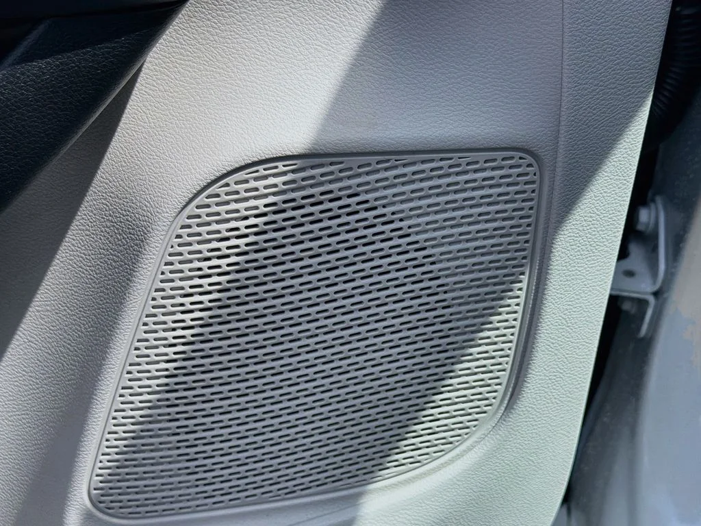Used 2018 White Chrysler Limited image 19
