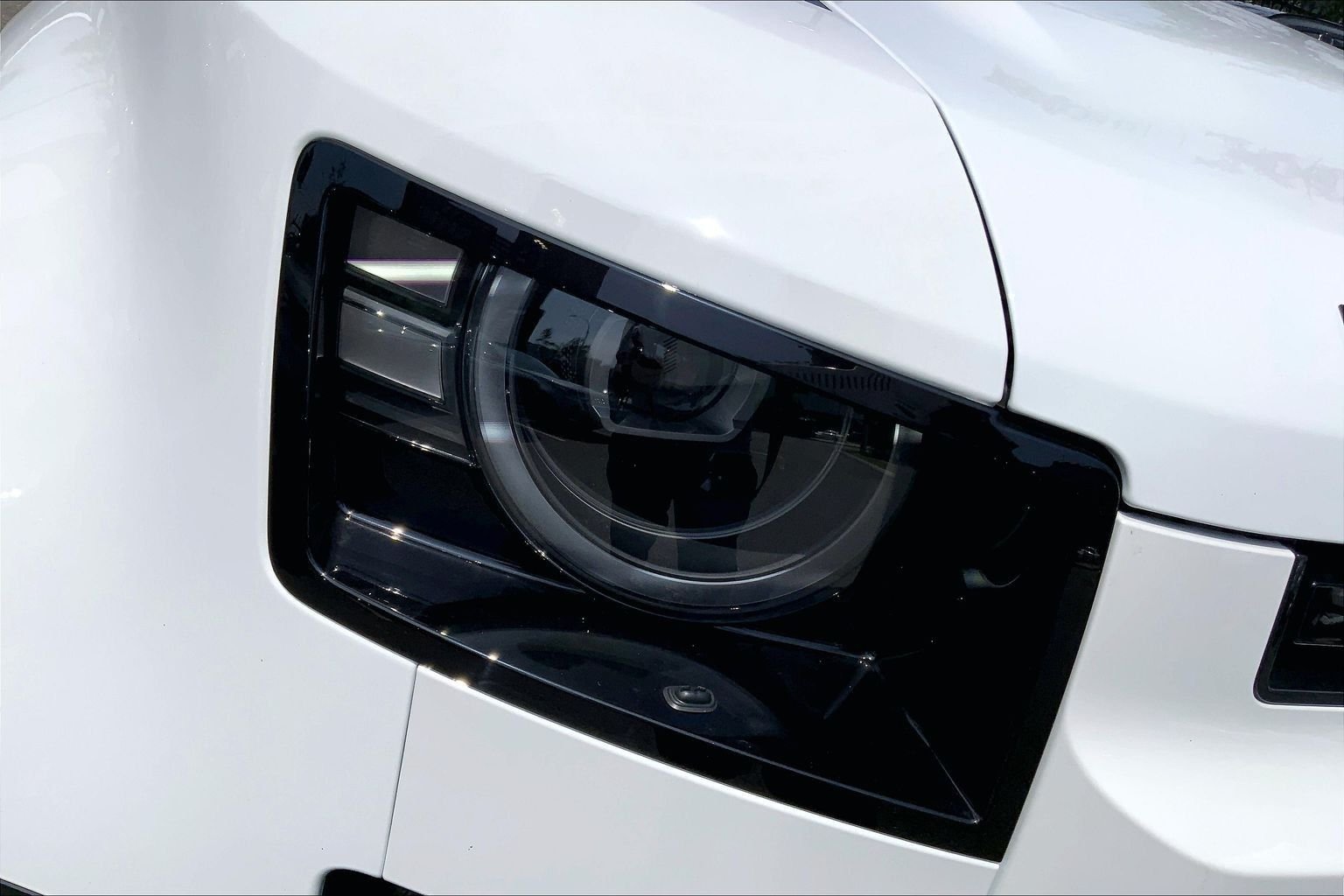 New 2026 Fuji White Land Rover X-Dynamic SE image 13