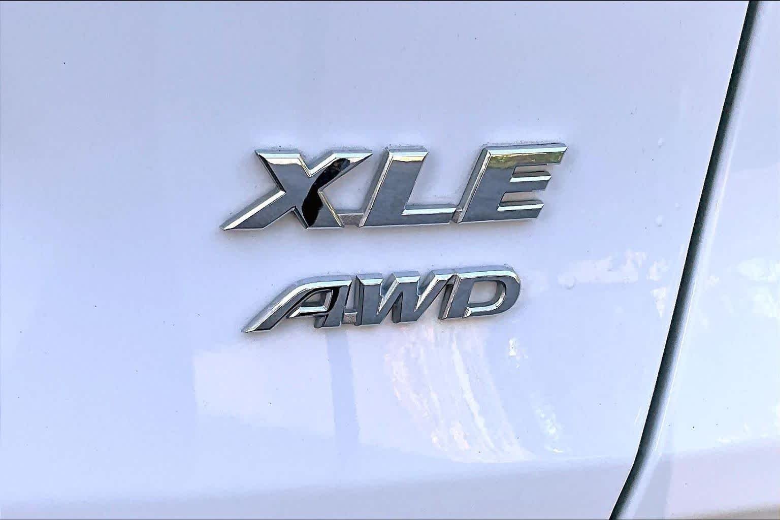 Used 2025 Ice Cap Toyota XLE image 10