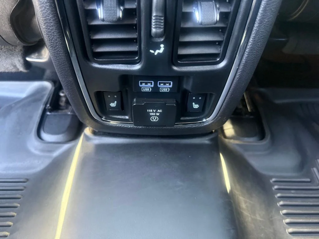 Used 2015 Brilliant Black Crystal Pearlcoat Jeep Limited image 40
