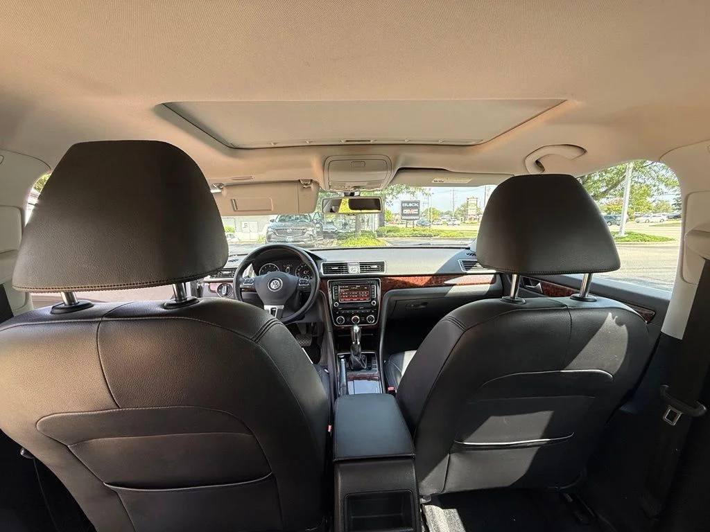 Used 2012 Gray Volkswagen V6 SEL Premium image 26