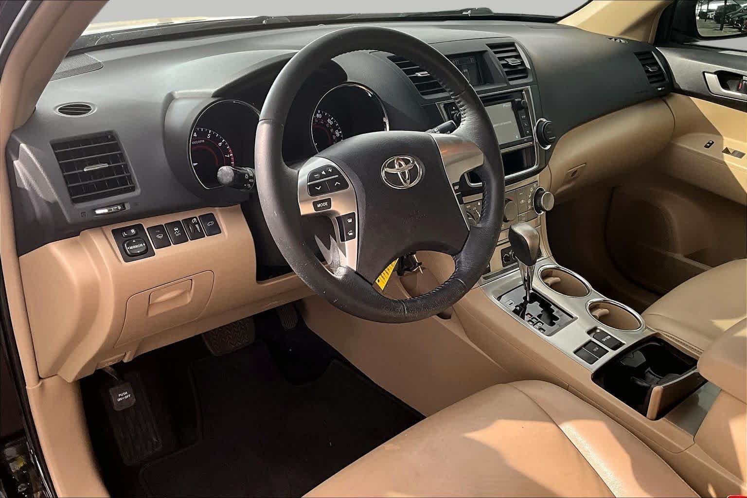Used 2013 Black Toyota SE image 16