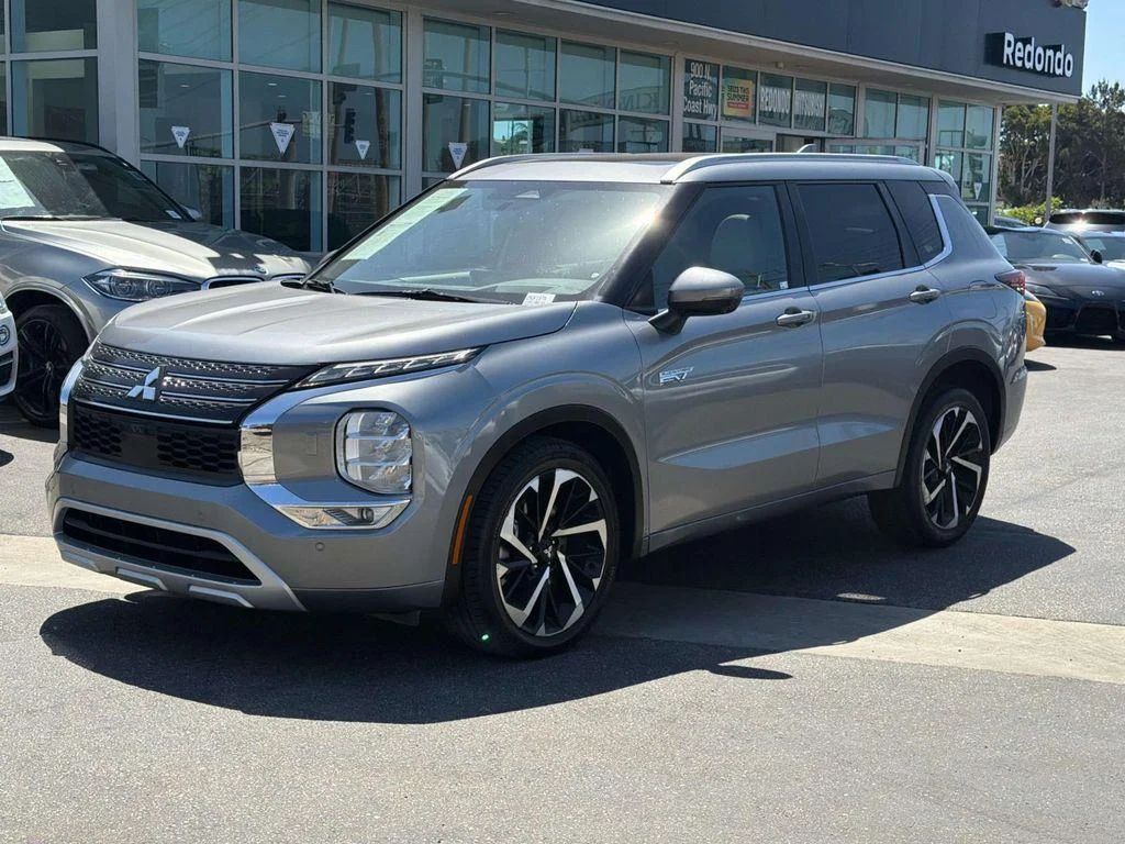 Used 2023 Mercury Gray Metallic Mitsubishi SEL image 1