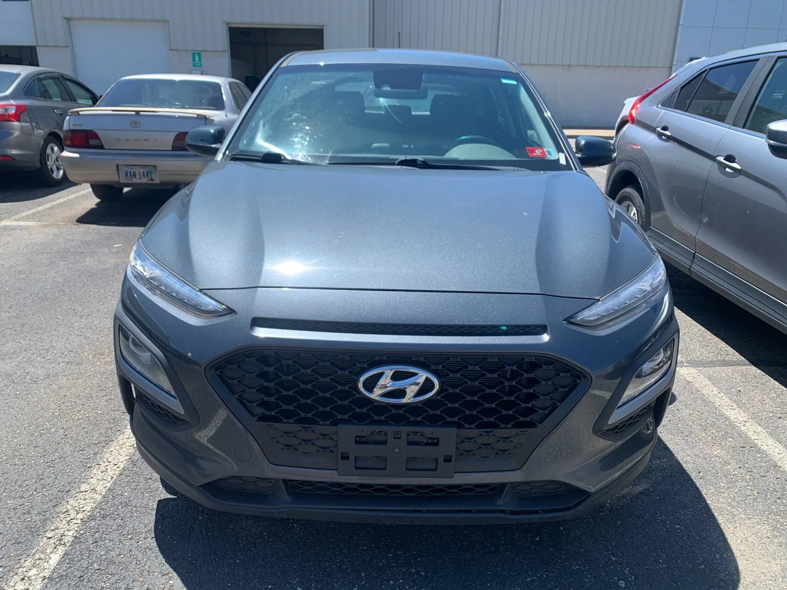 Used 2020 Gray Hyundai SE image 5