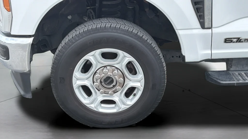 Used 2025 White Ford XLT image 17