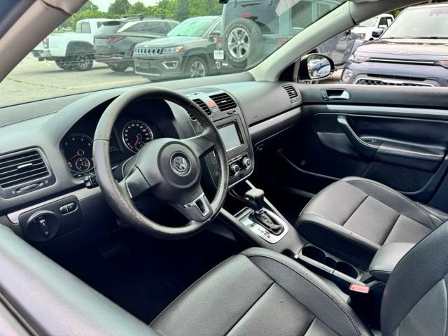 Used 2010 Silver Volkswagen Limited image 15