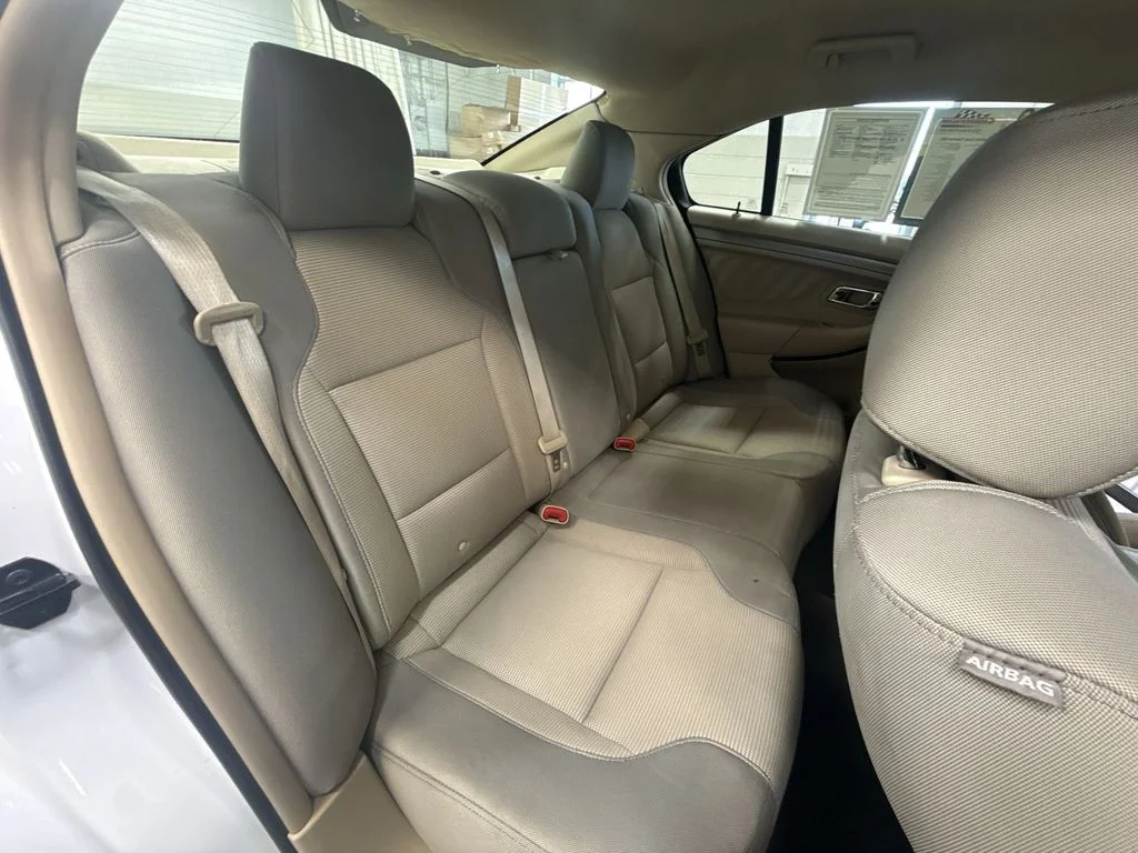 Used 2015 Oxford White Ford SEL image 36