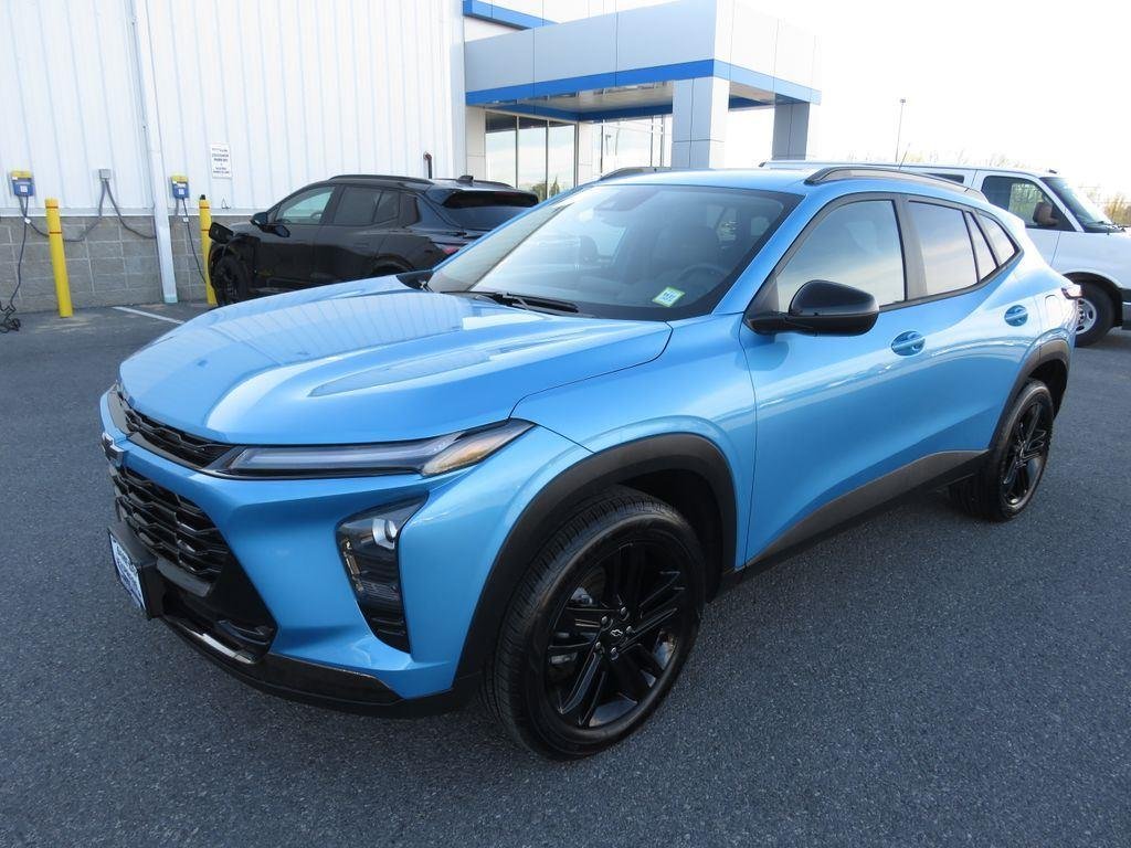 Used 2025 Marina Blue Chevrolet ACTIV image 11