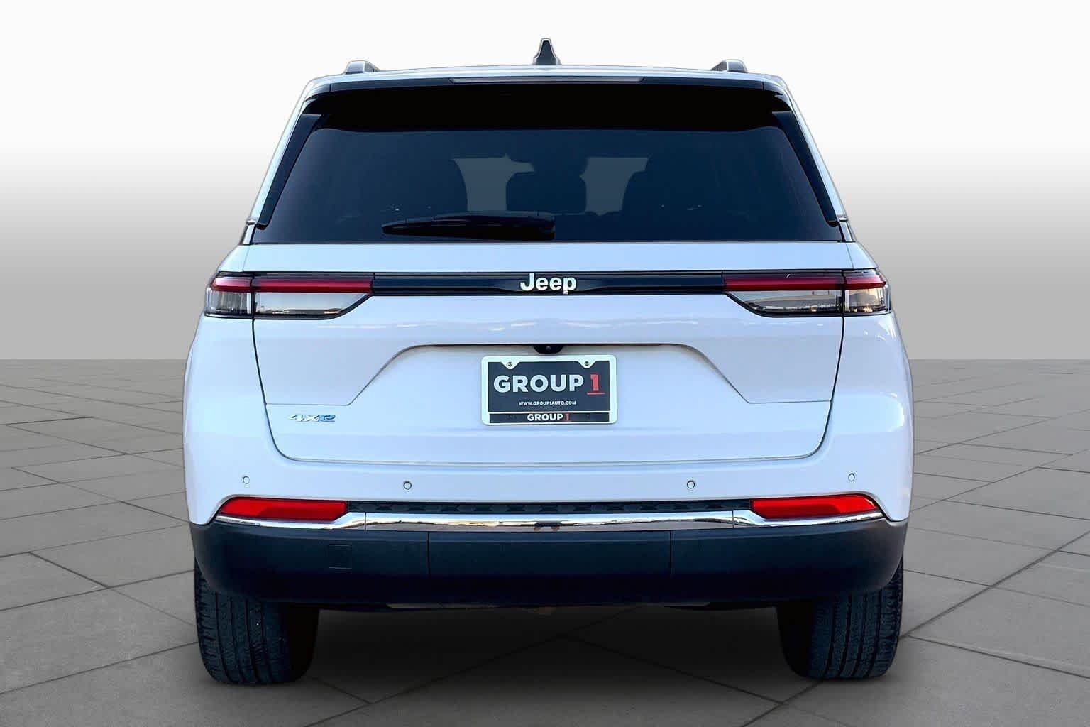 Used 2022 Bright White Clearcoat Jeep  image 4
