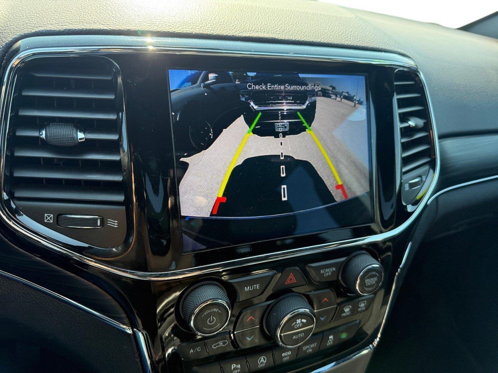 Used 2020 Diamond Black Crystal Pearlcoat Jeep Limited image 25