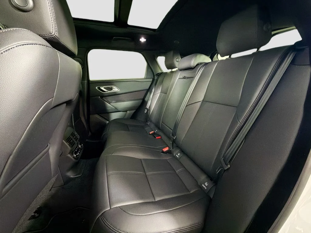 New 2026 Fuji White Land Rover Dynamic SE image 26
