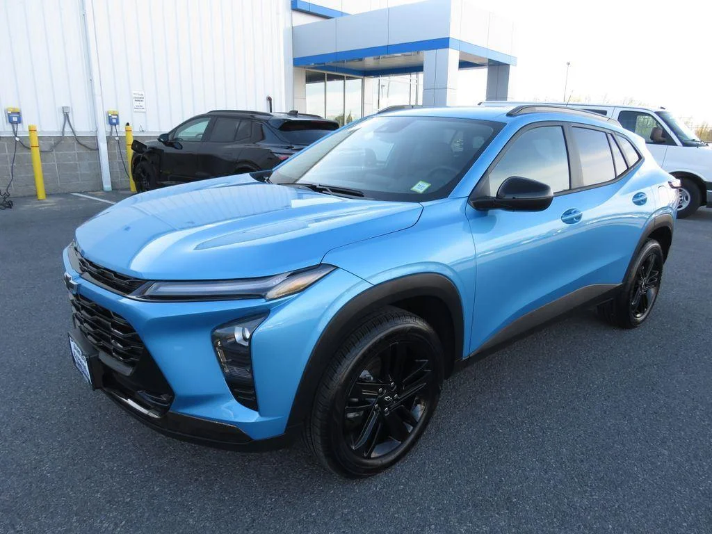 Used 2025 Marina Blue Chevrolet ACTIV image 11