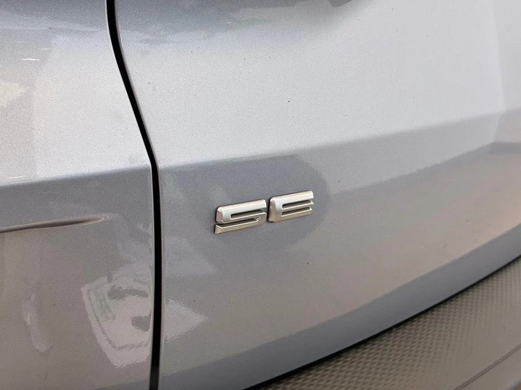 Used 2022 Blue Ford SE image 39