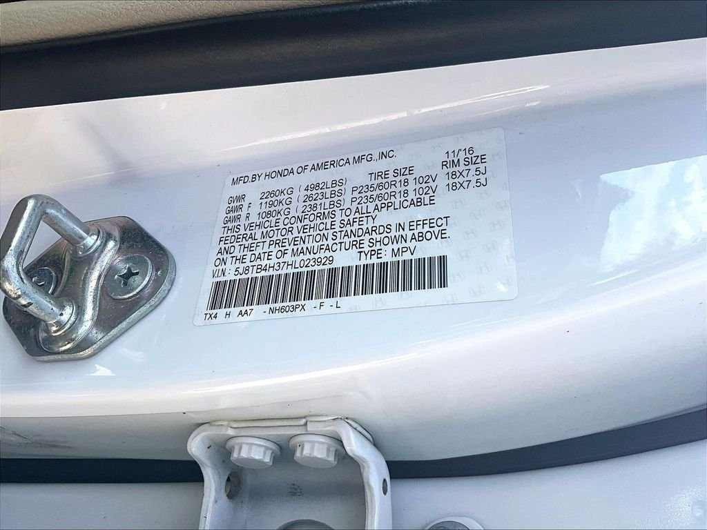 Used 2017 White Acura  image 36