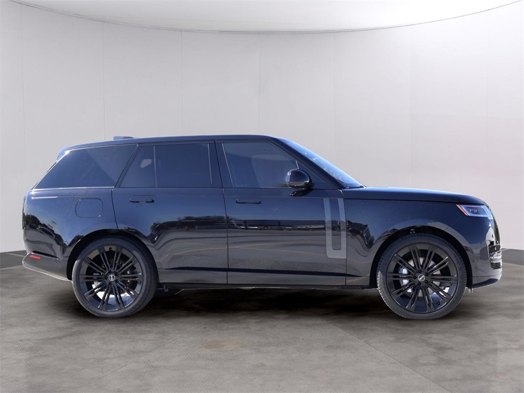 2023 Land Rover Range Rover SE photo 4