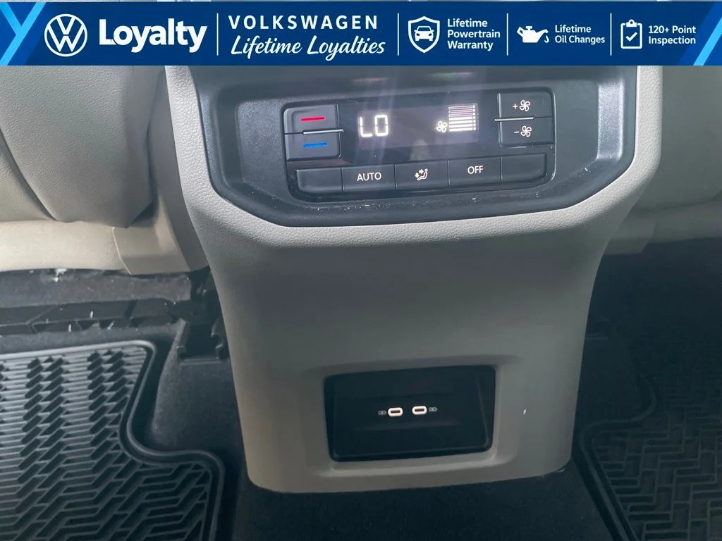 Used 2026 White/off-white Volkswagen SE image 13