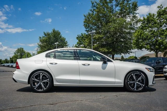 Certified Used 2024 Crystal White Volvo Plus image 4