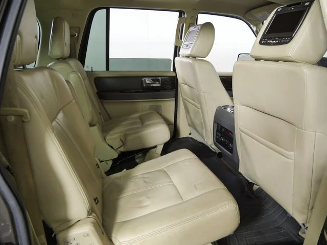Used 2015 Brown Lincoln Base image 15