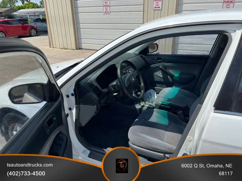 Used 2001 White Honda LX Sedan 4D image 11