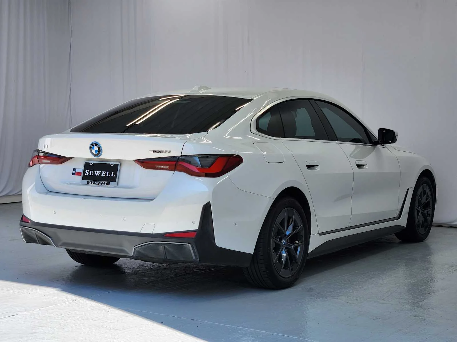 Used 2023 Mineral White Metallic BMW eDrive35 image 8