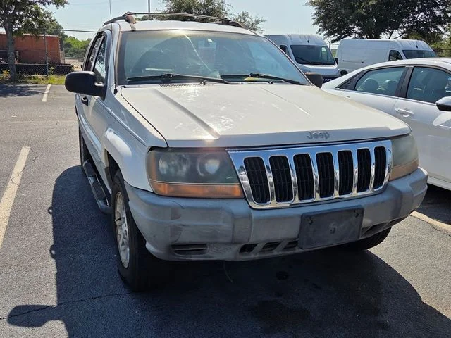 Used 1999 White Jeep Laredo image 3