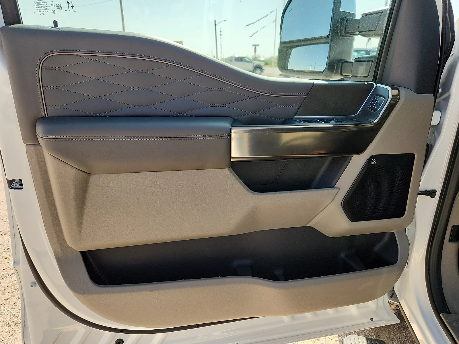 New 2026 Star White Metallic Tri-Coat Ford Platinum image 14