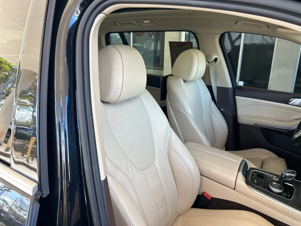 Used 2019 Black BMW xDrive40i image 22