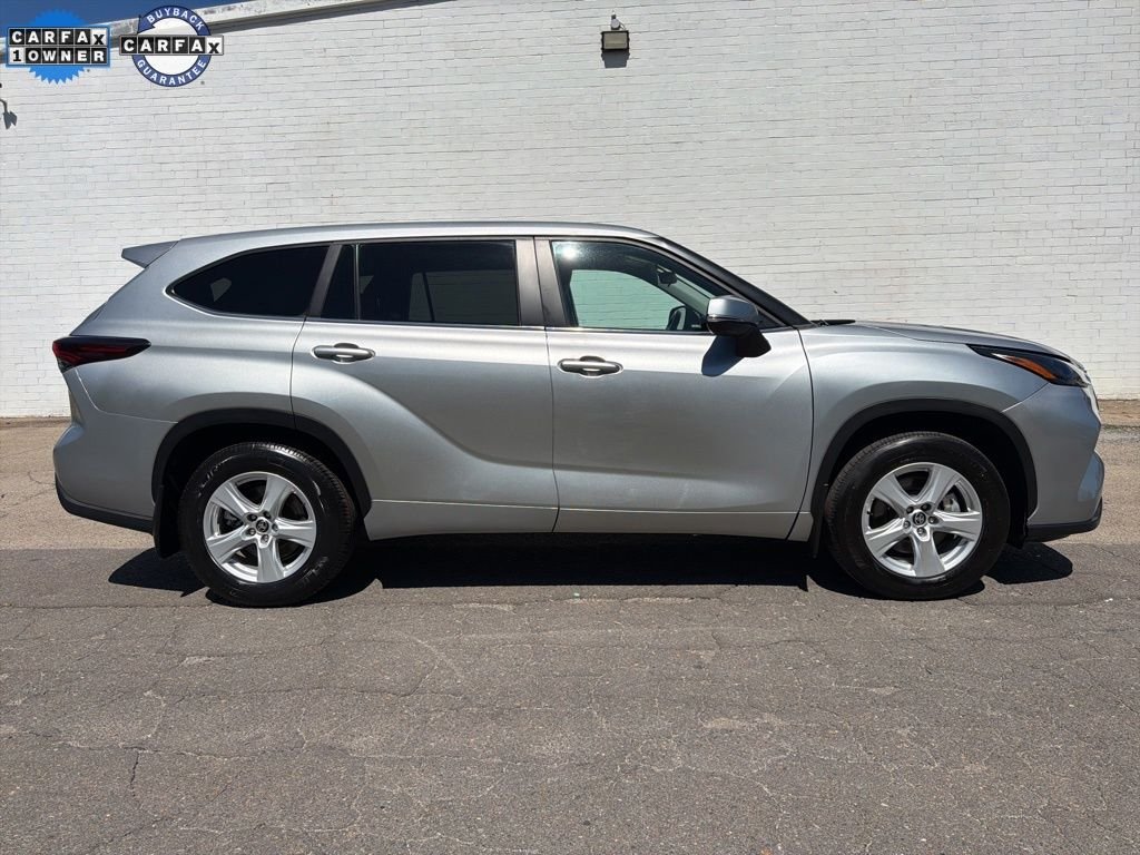 2024 Toyota Highlander LE AWD's photo