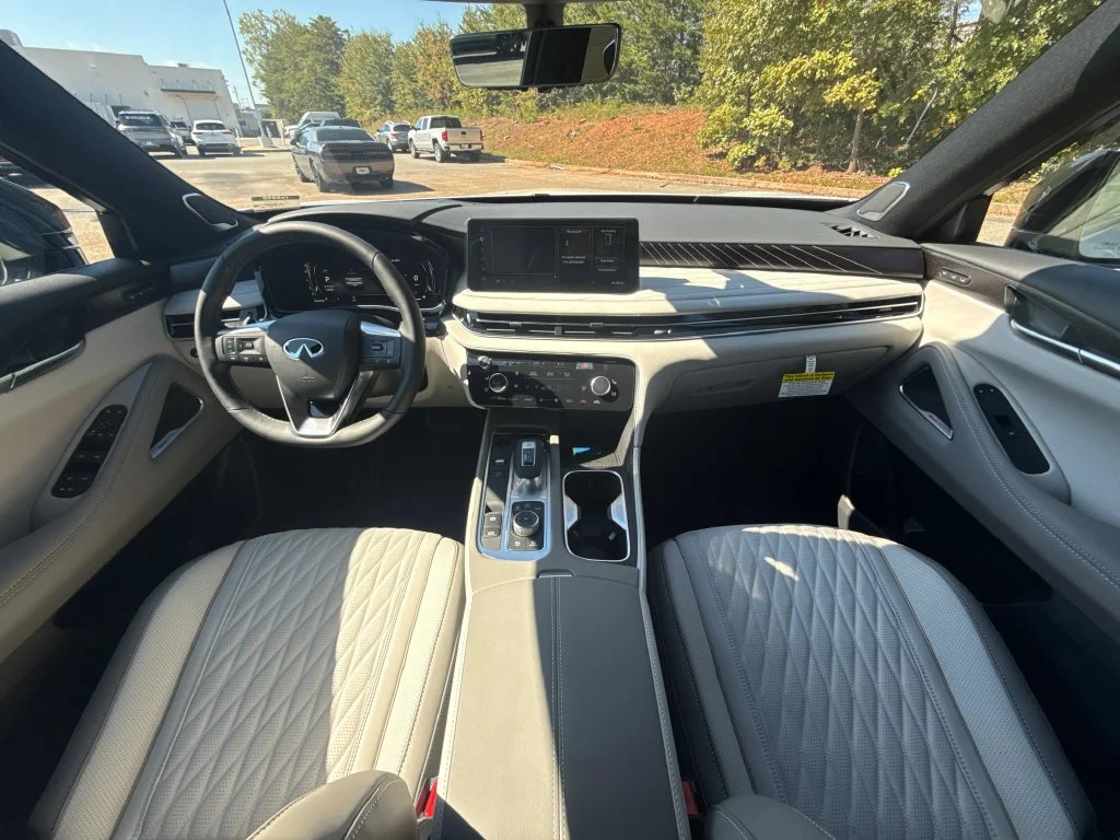 New 2027 2T RAD WHT INFINITI Autograph AWD image 13