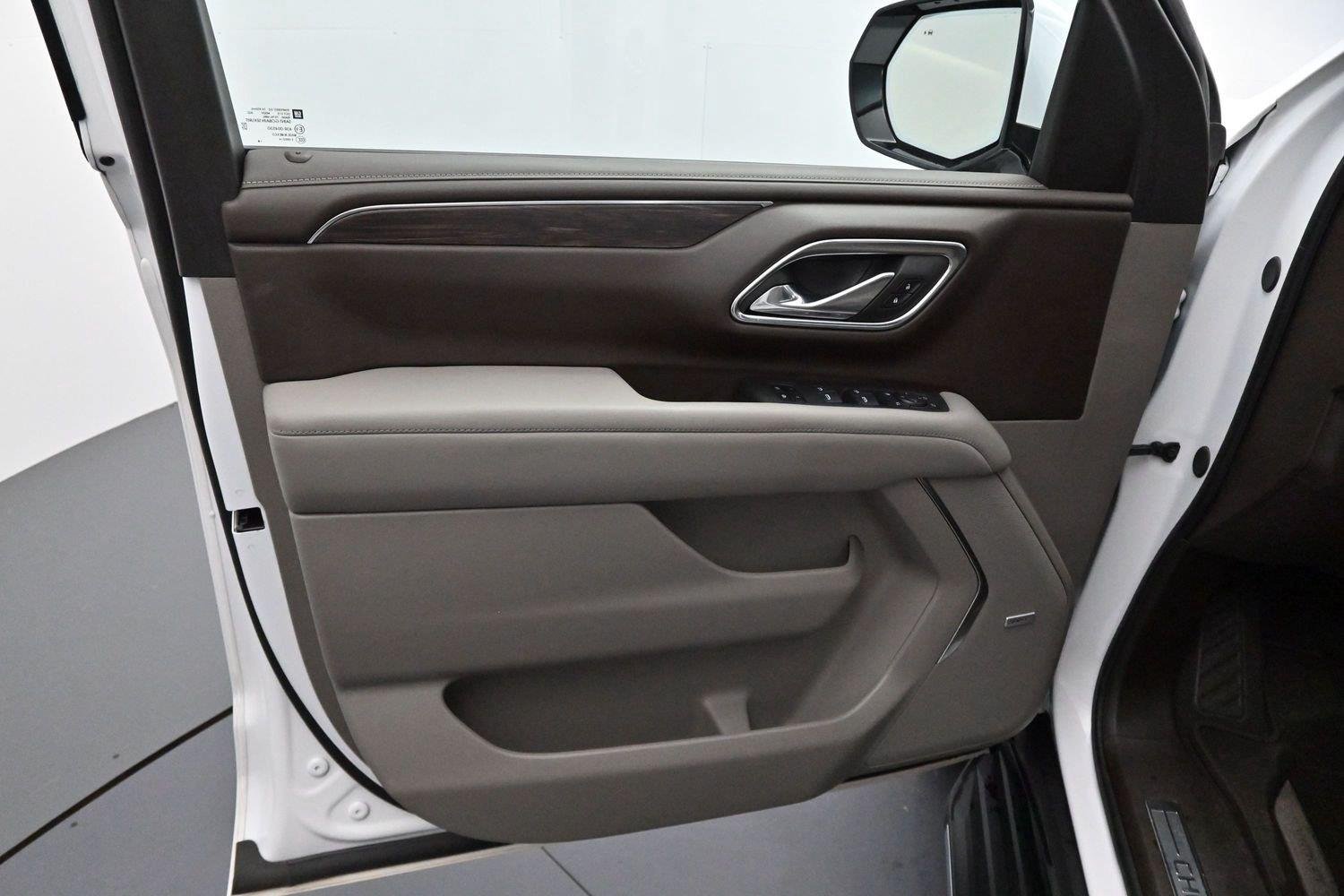 Used 2024 Summit White Chevrolet LT image 9