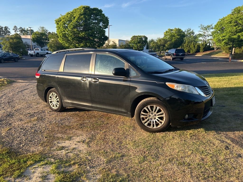 2011 Toyota Sienna XLE V6 8-Passenger's photo