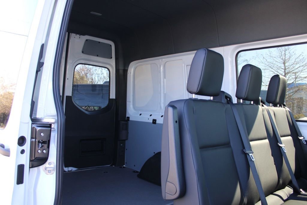 New 2026 Arctic+White Mercedes-Benz Crew 144 WB image 49