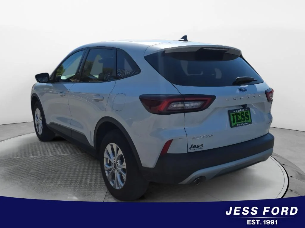 Used 2025 Space Silver Ford Active image 3