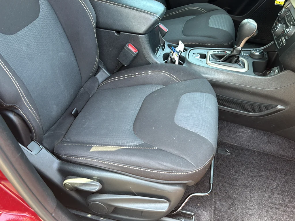 Used 2017 Red Jeep Latitude image 18