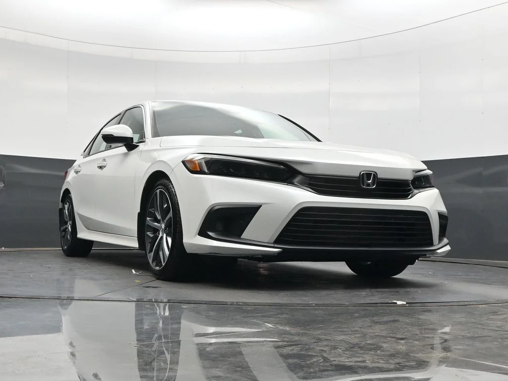 Used 2023 Platinum White Pearl Honda Touring image 30