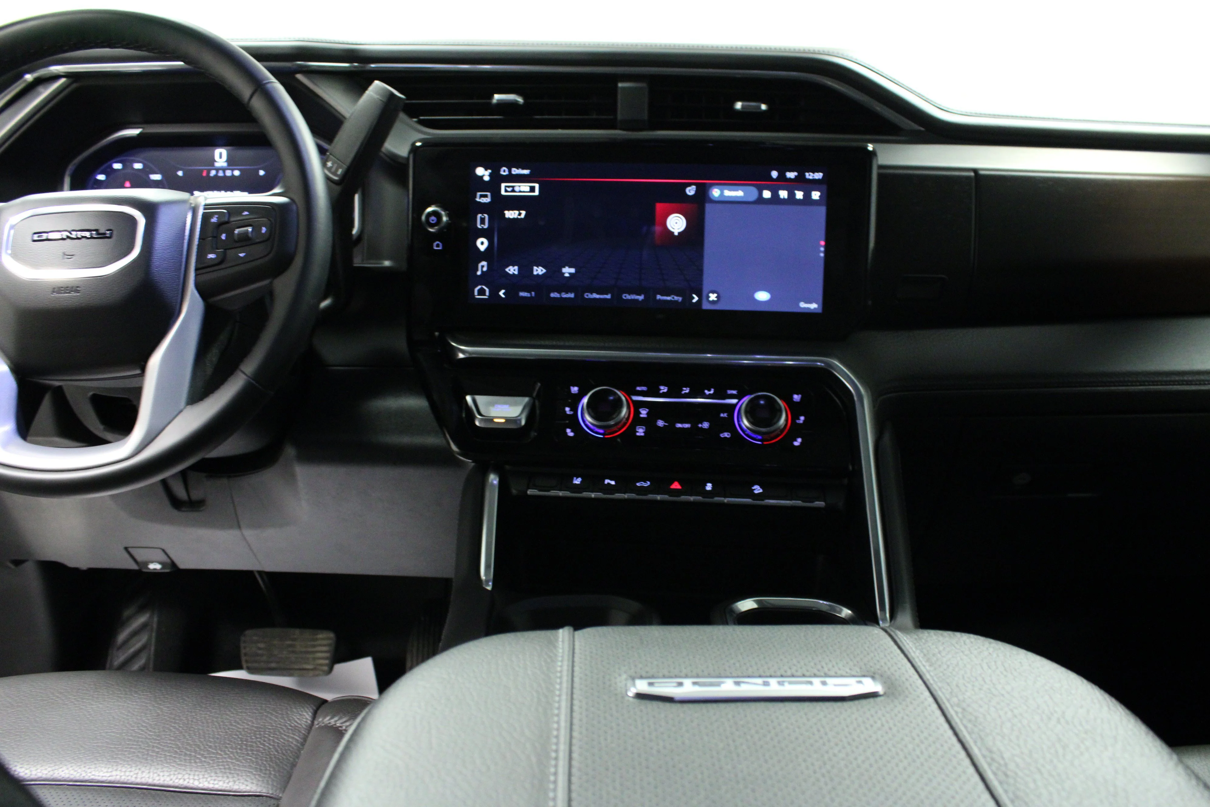 Used 2025 Onyx Black GMC Denali image 18