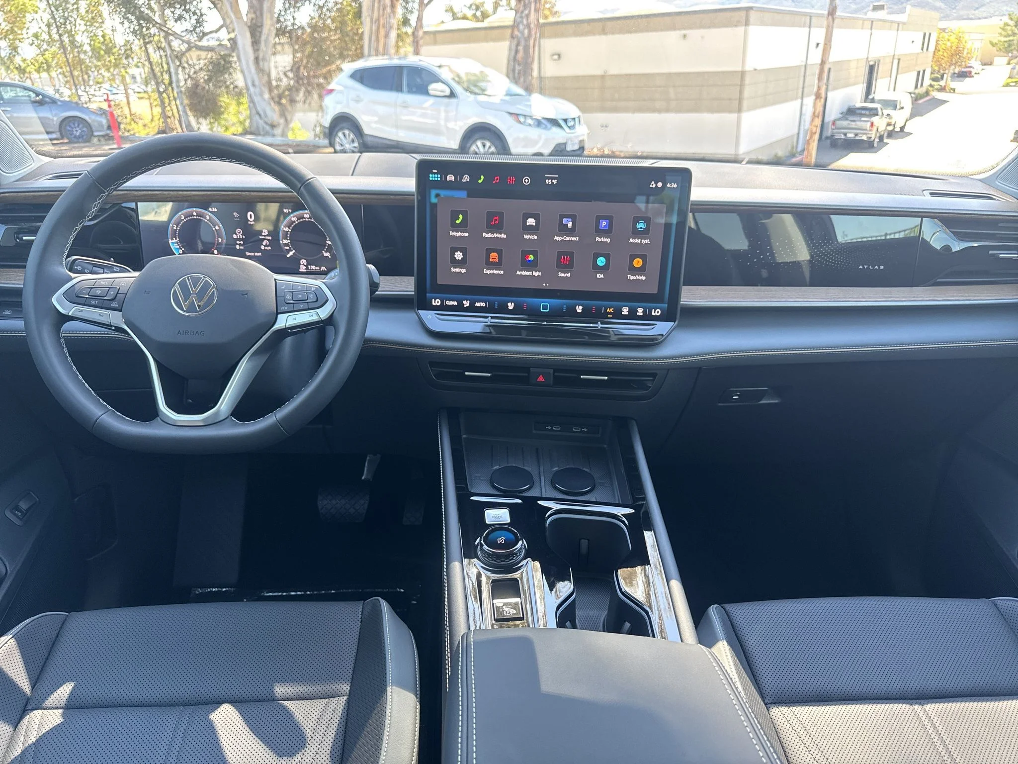 New 2027 Deep Black Pearl Volkswagen SE w/Technology image 16