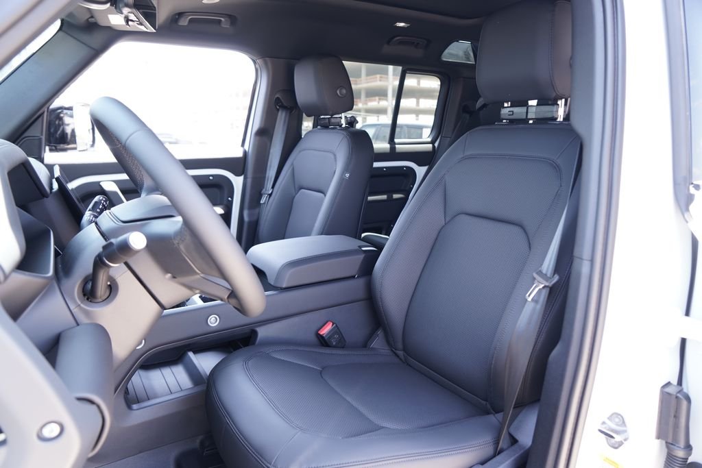 New 2026 Fuji White Land Rover X-Dynamic SE image 10