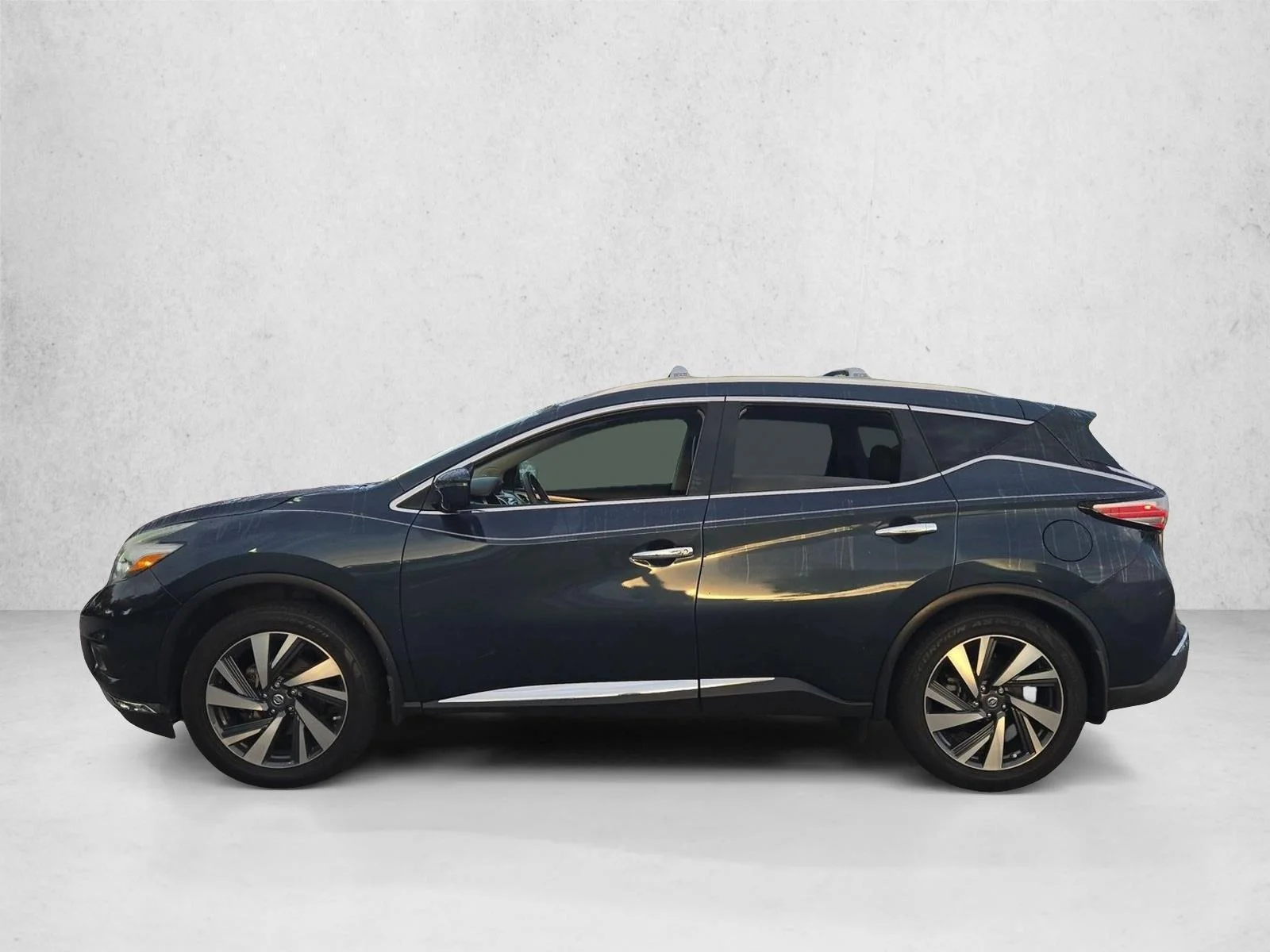 Used 2016 Arctic Blue Metallic Nissan Platinum image 8