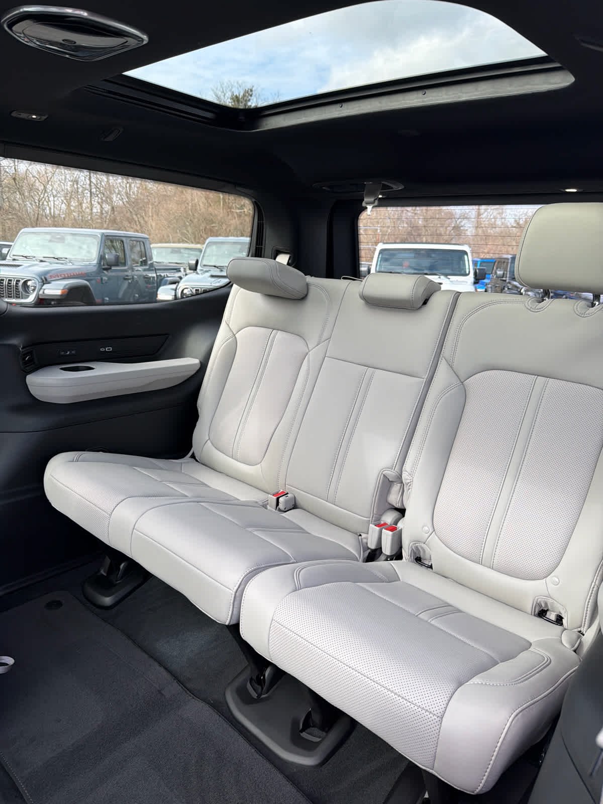 New 2026 Steel Blue Exterior Paint Jeep Limited Altitude image 15
