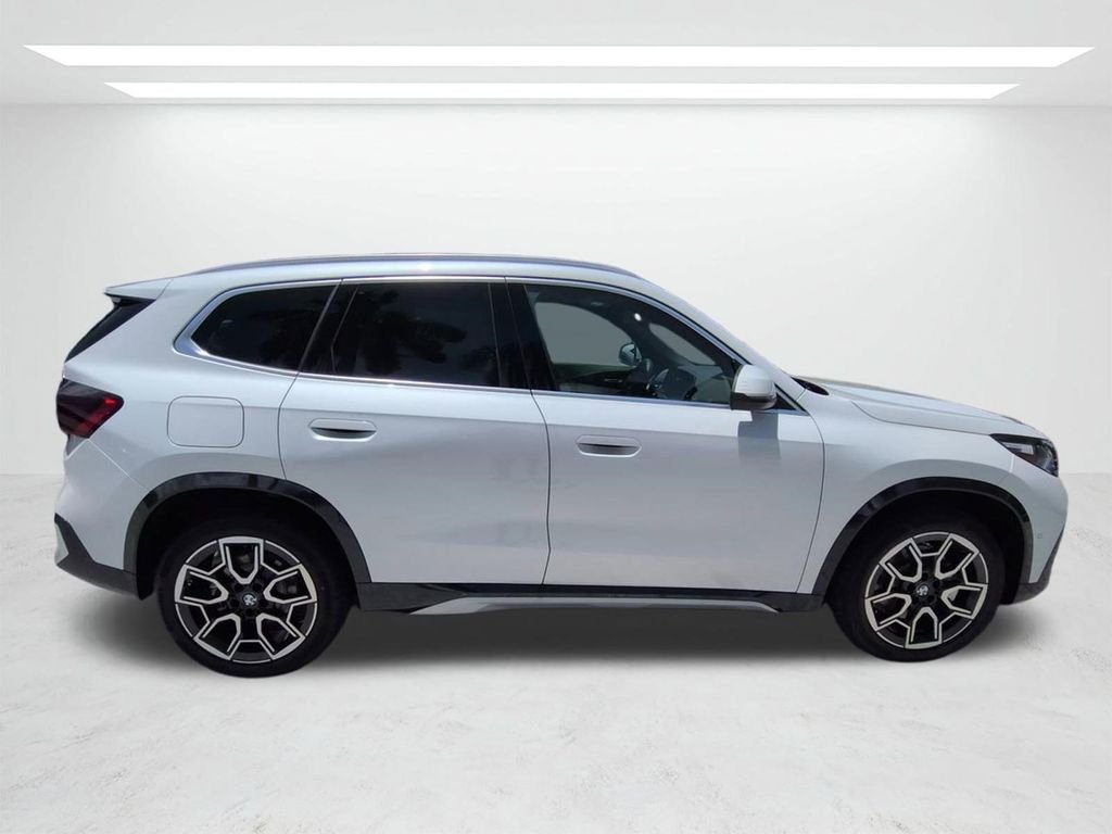New 2026 Mineral White Metallic BMW xDrive28i image 3